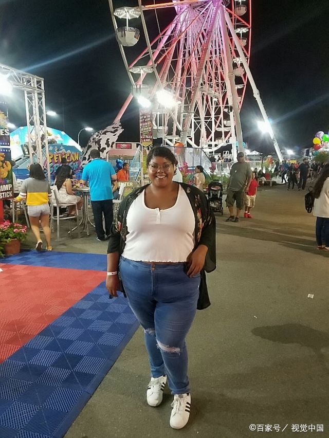 胖妹也能玩转瑜伽美国一女性无惧肥胖身材成为瑜伽教练